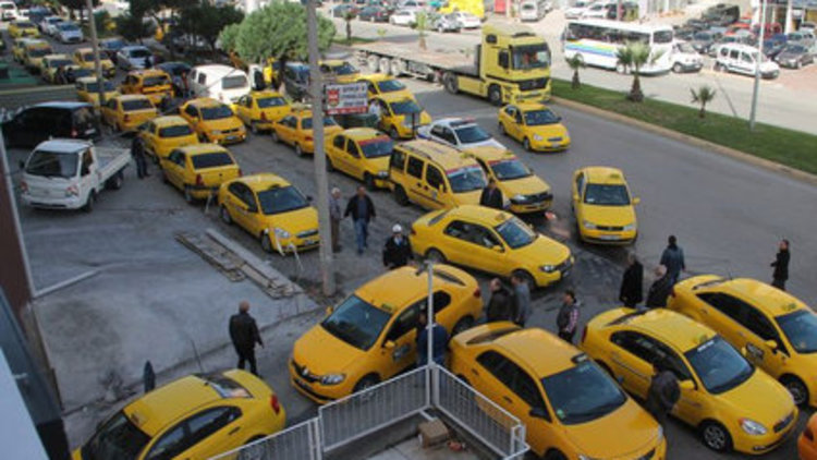 Taksiciler imza topladı