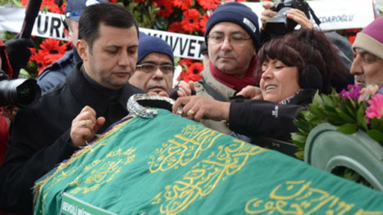 Müzeyyen Senar'a veda