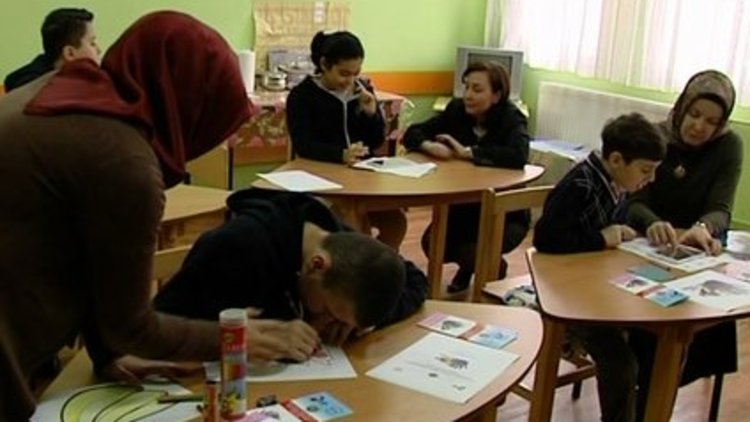 Hem oyun hem ders "Renkli eller projesi"