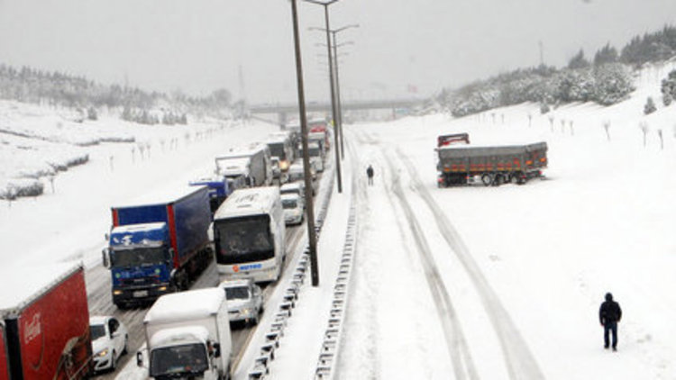 Otoyol otoparka döndü