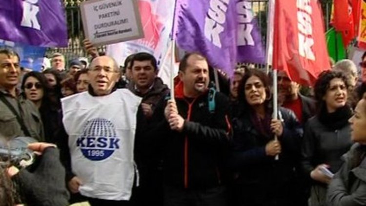 Aynı yerde iki farklı eylem