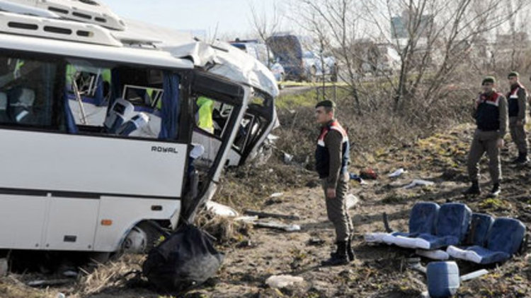 2 Midibüs çarpıştı