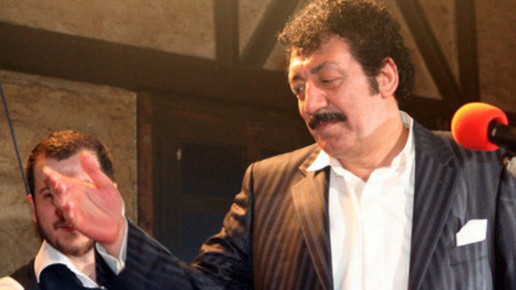 "Yalnızlık zor sokaklar çıkmaz"