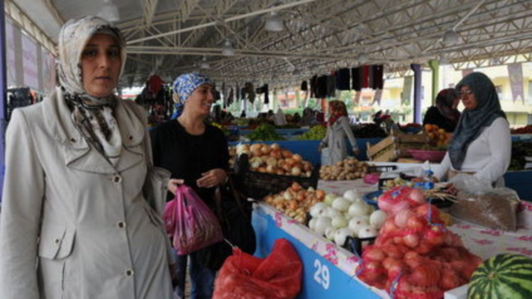 Tezgah başında sadece kadınlar