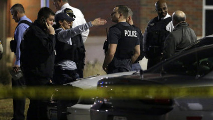 Ferguson'da 2 polis vuruldu