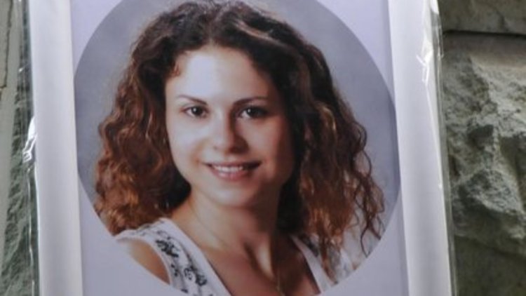 Beslediği köpekler öldürdü