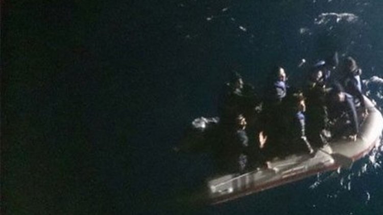 Suriyeli göçmenleri taşıyan gemi battı