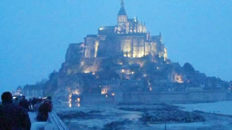 Fransa'da "yüzyılın gelgiti" gerçekleşiyor