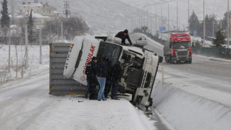Kar yurda geri döndü
