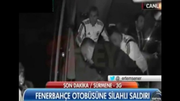 Fenerbahce Takim Otobusune Silahli Saldiri Ani Fenerbahce Caykur Rizespor Maci Trabzon Fenerbahce Takim Otobusune Saldiri