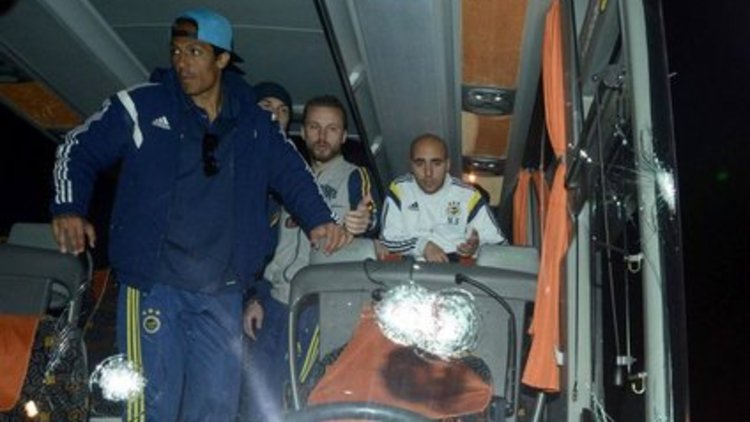 Fenerbahçe otobüsüne silahlı saldırı