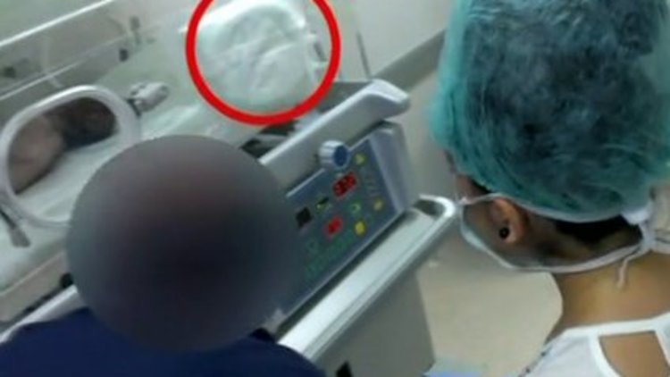Kuvözdeki bebeğe bunu yaptılar!