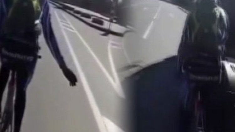 Bisikletçi kazadan şans eseri kurtuldu