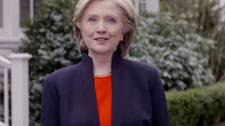 Clinton'a '+18' logosu