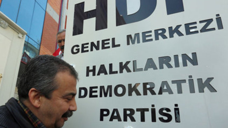 Yalçın Akdoğan&#039;dan saldırıya ilk tepki