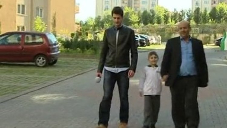 Kartonla beraber çocuğu ezip geçti