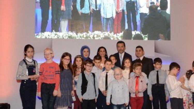 Görme engelli minikler ışığa kavuştu