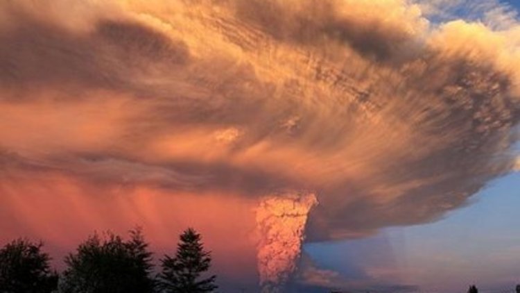 Şili'de uyuyan dev harekete geçti