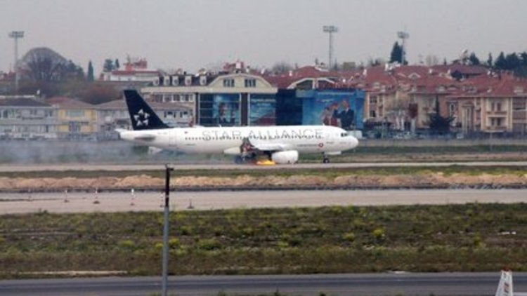 Motoru alev alan THY uçağı acil iniş yaptı