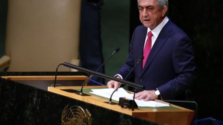 "Atatürk'e çelenk acıtıyordu"