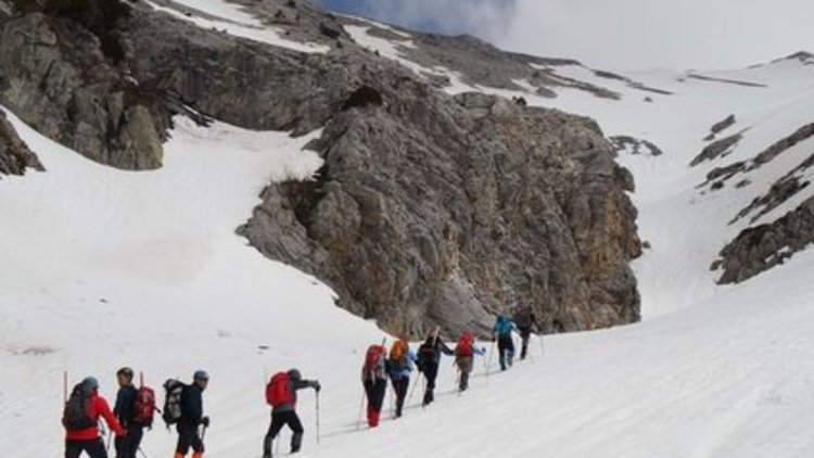 Çığ düştü, gizli mağara ortaya çıktı 