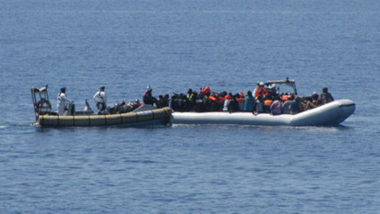 Göçmen teknesinde can pazarı