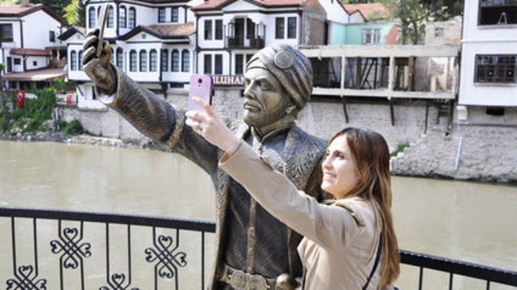 Selfie çeken Şehzade