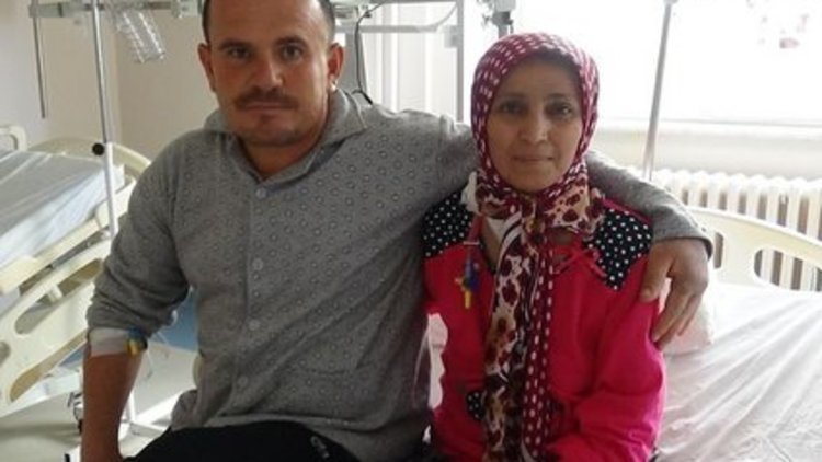 Anneler gününde eşine böbreğini hediye etti