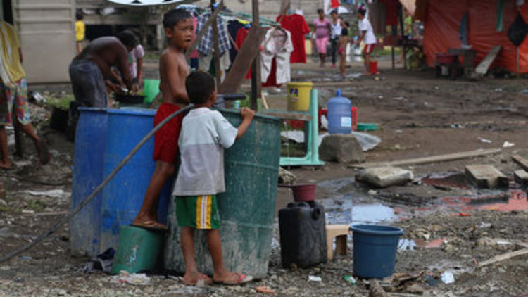 Filipinler tayfunla boğuşuyor