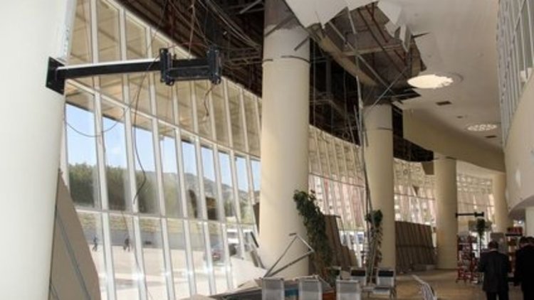 Çökme anı kameraya işte böyle yansıdı !