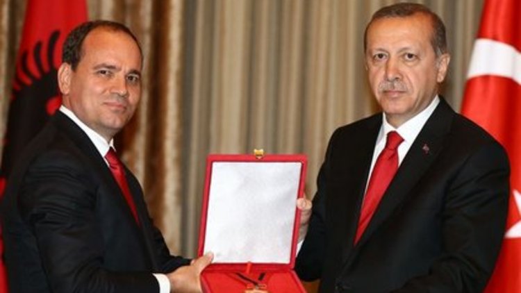 Cumhurbaşkanı Arnavutluk&#039;ta