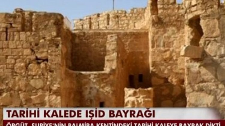 Tarihi kalede IŞİD bayrağı