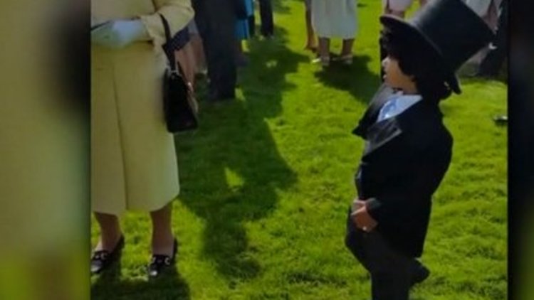 Minik centilmen herkesi şaşırttı 