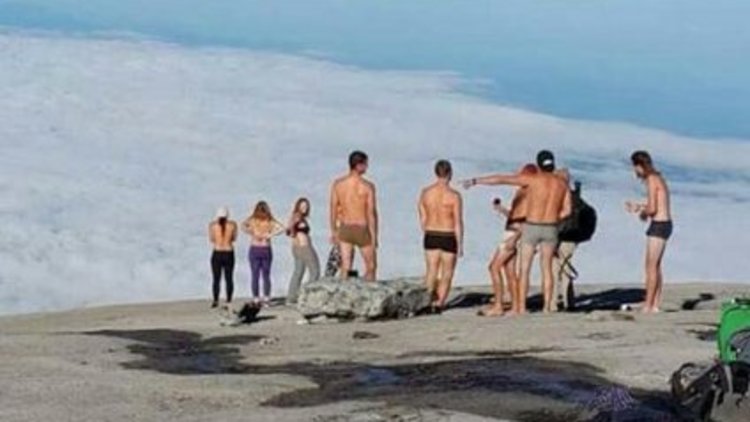 "Depremin nedeni çıplak turist"