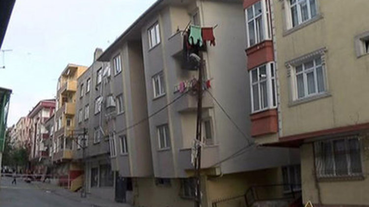 Gaziosmanpaşa'da beş katlı bina yan yattı