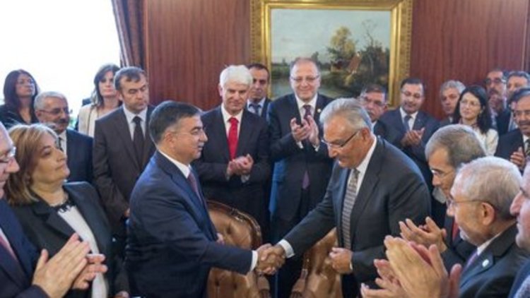 Baykal görevi devretti