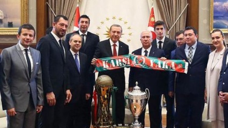 Şampiyon Karşıyaka Saray'da