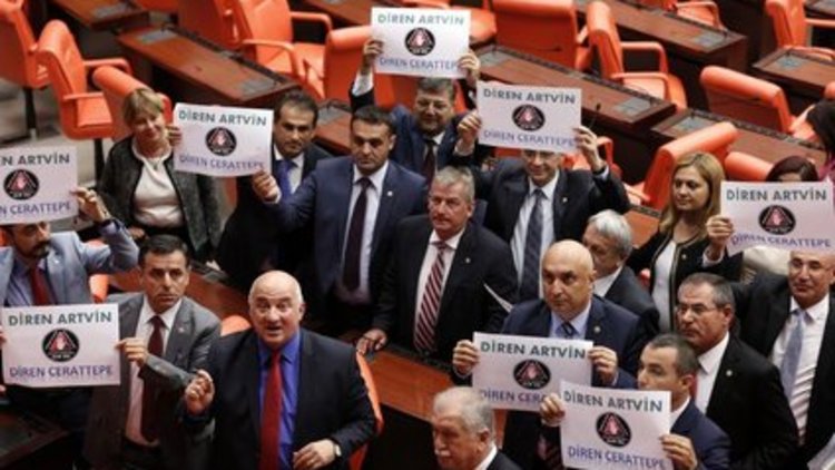 Cerattepe'de halk eylemde