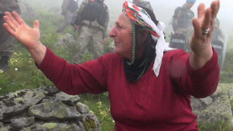 Rize'de "Yeşil yol" eyleminde el ele verdiler, engelleri aştılar, yaylalara ulaştılar