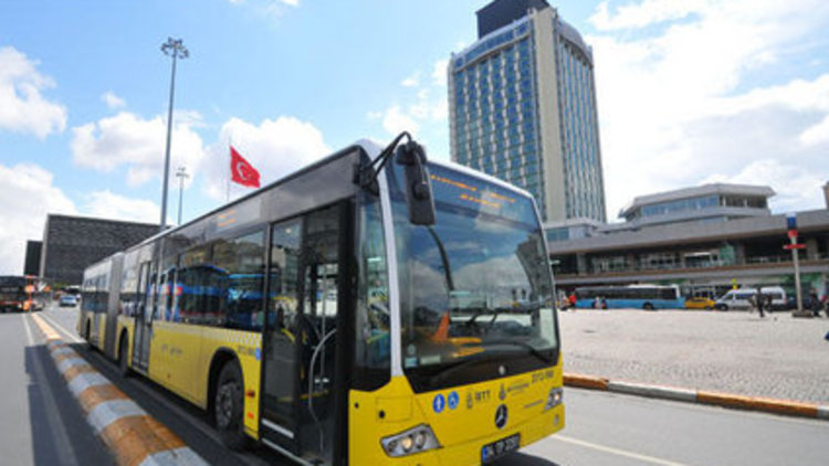 İETT otobüsü artık doğum günlerini de kutluyor