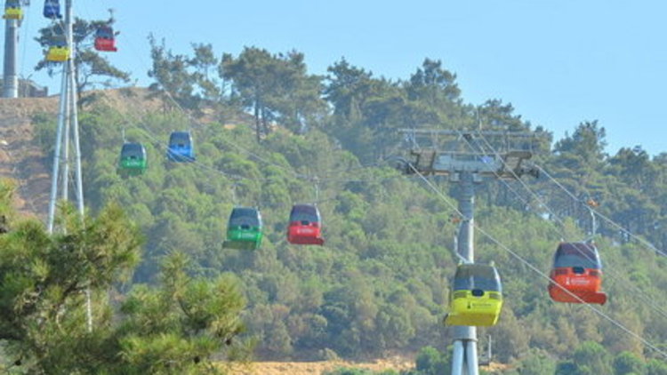 İzmir'in teleferiği yeniden sefere çıktı.