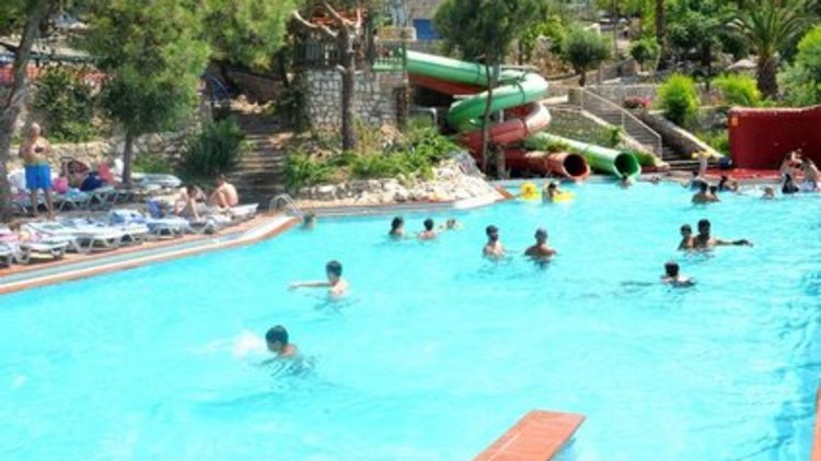 Su kaydırağından ölüme kaydılar 