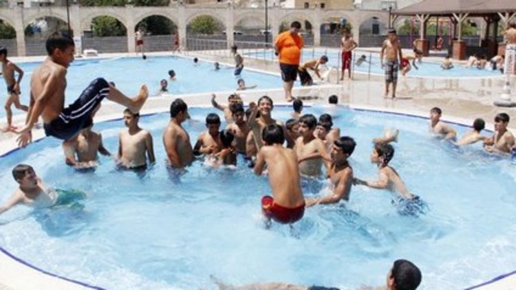 Haberi izlemeden havuza girmeyin!