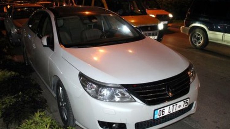 Deniz Baykal&#039;a hırsız şoku