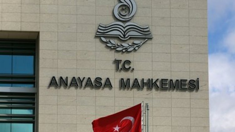 Anayasa Mahkemesi'nden ''pardösü'' kararı