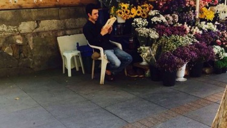 Çiçekçi tezgahı yeniden kuruldu