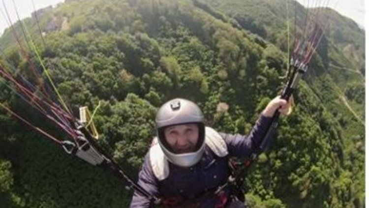 Kendi kazasını görüntüledi