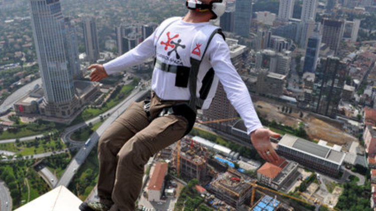 Başkent'te ''Base jump''