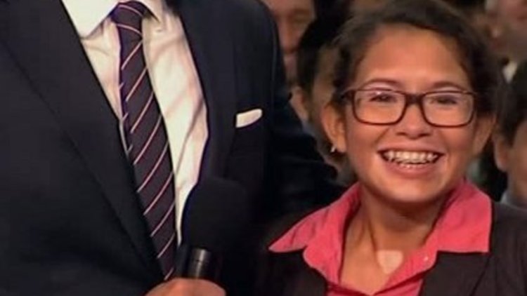 Papa'dan istek şarkı genç kızı ağlattı!