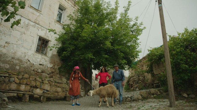 Habibe ve Fevziye Hanım'ın oy toplama çalışmaları